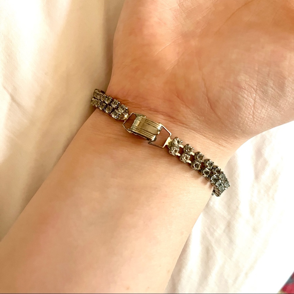 Vintage Costume bracelet and earrings - Picture 5 of 8